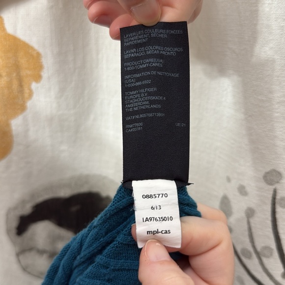 Women’s Tommy Hilfiger Blue Cable Knit V-Neck Long Sleeve Sweater. Size Small. - Picture 8 of 9